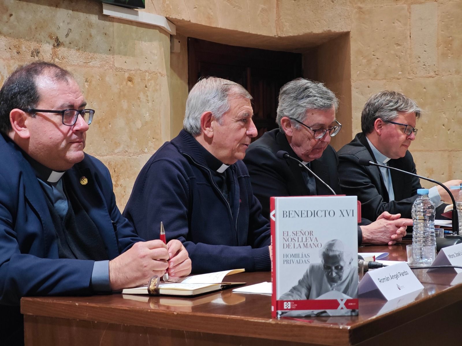 Un Benedicto XVI íntimo se revela en ‘El Señor nos lleva de la mano. Homilías privadas’