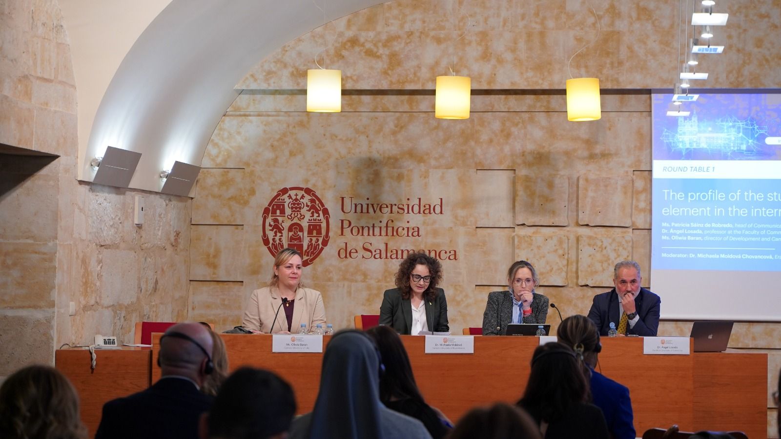 Congreso Com. Interna Mesa Redonda 1.jpeg