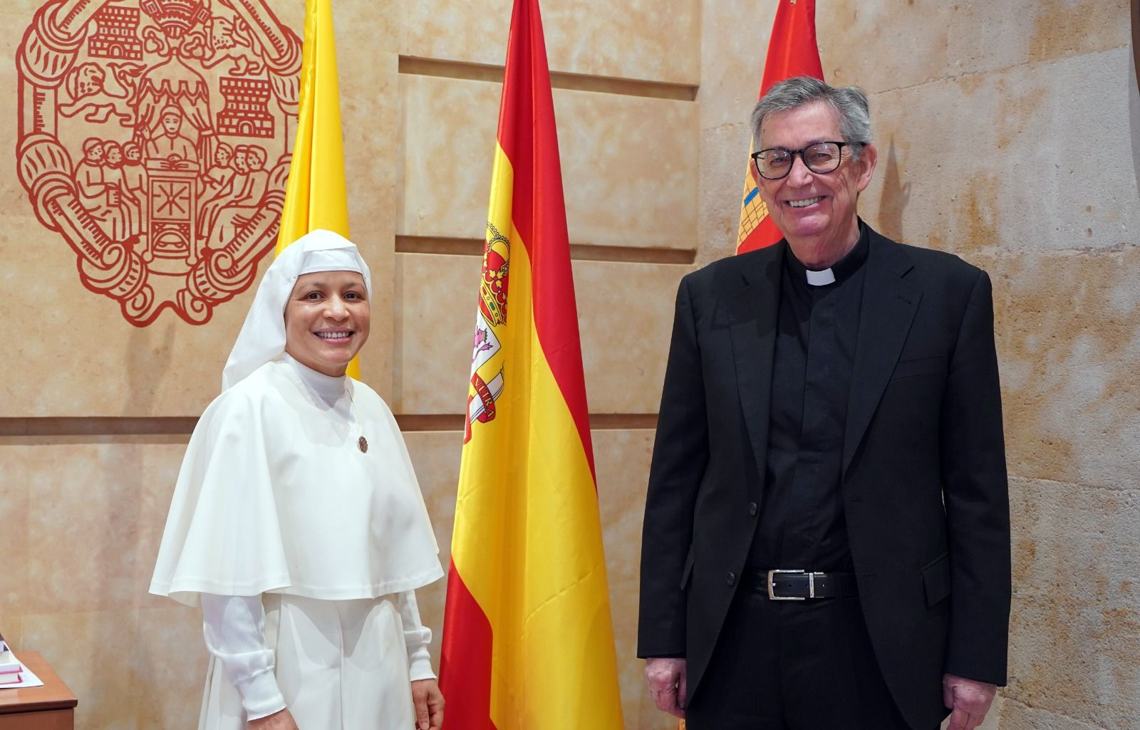 Convenio de colaboración entre la UPSA y las Siervas de María Ministras de los Enfermos para impartir un curso sobre el Derecho de la vida consagrada