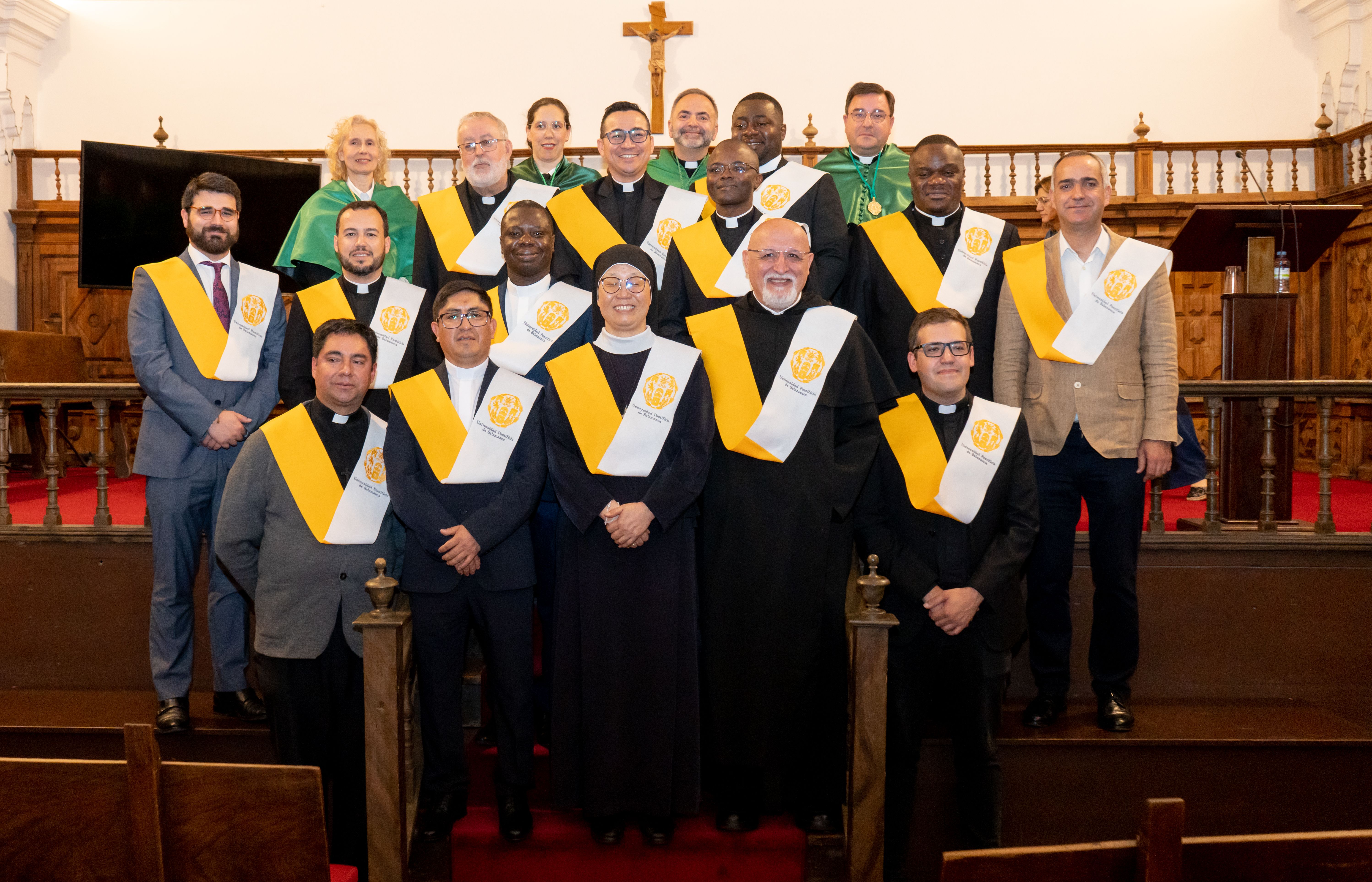 Estudiantes de Filosofía y Derecho Canónico celebran sus graduaciones