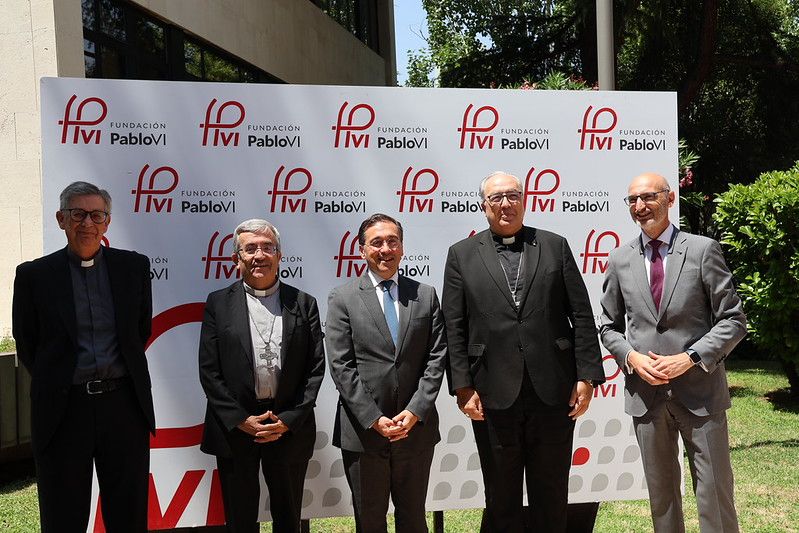 El Rector clausura la Escuela de Verano sobre el futuro de la democracia y la geopolítica humanista
