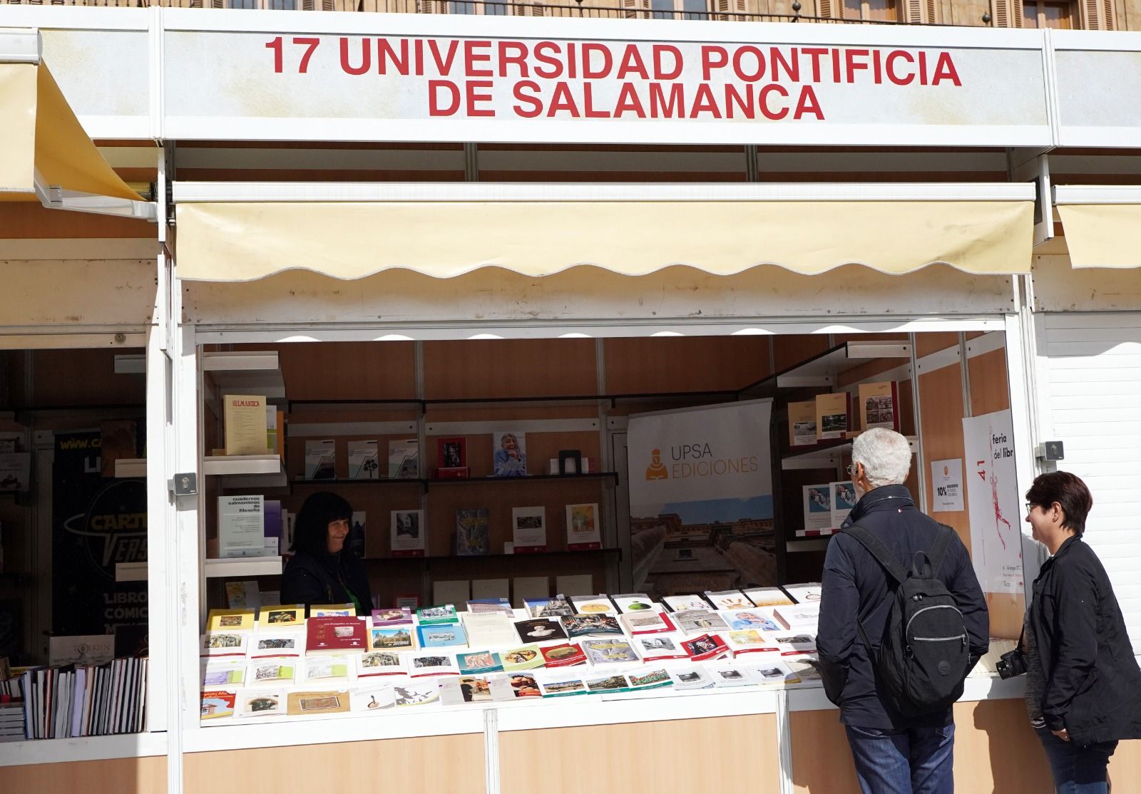 La UPSA participa en la 44 edición de la Feria Municipal del Libro de Salamanca