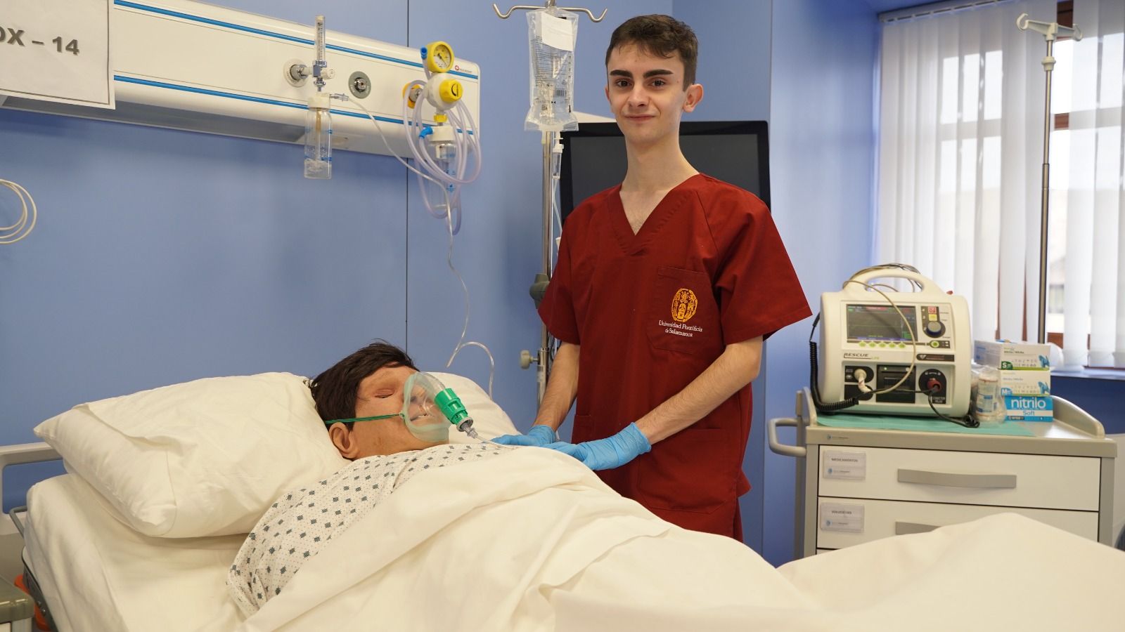 Juan Luka Peláez Caballero: “La labor del enfermero se centra en el cuidado integral del paciente”