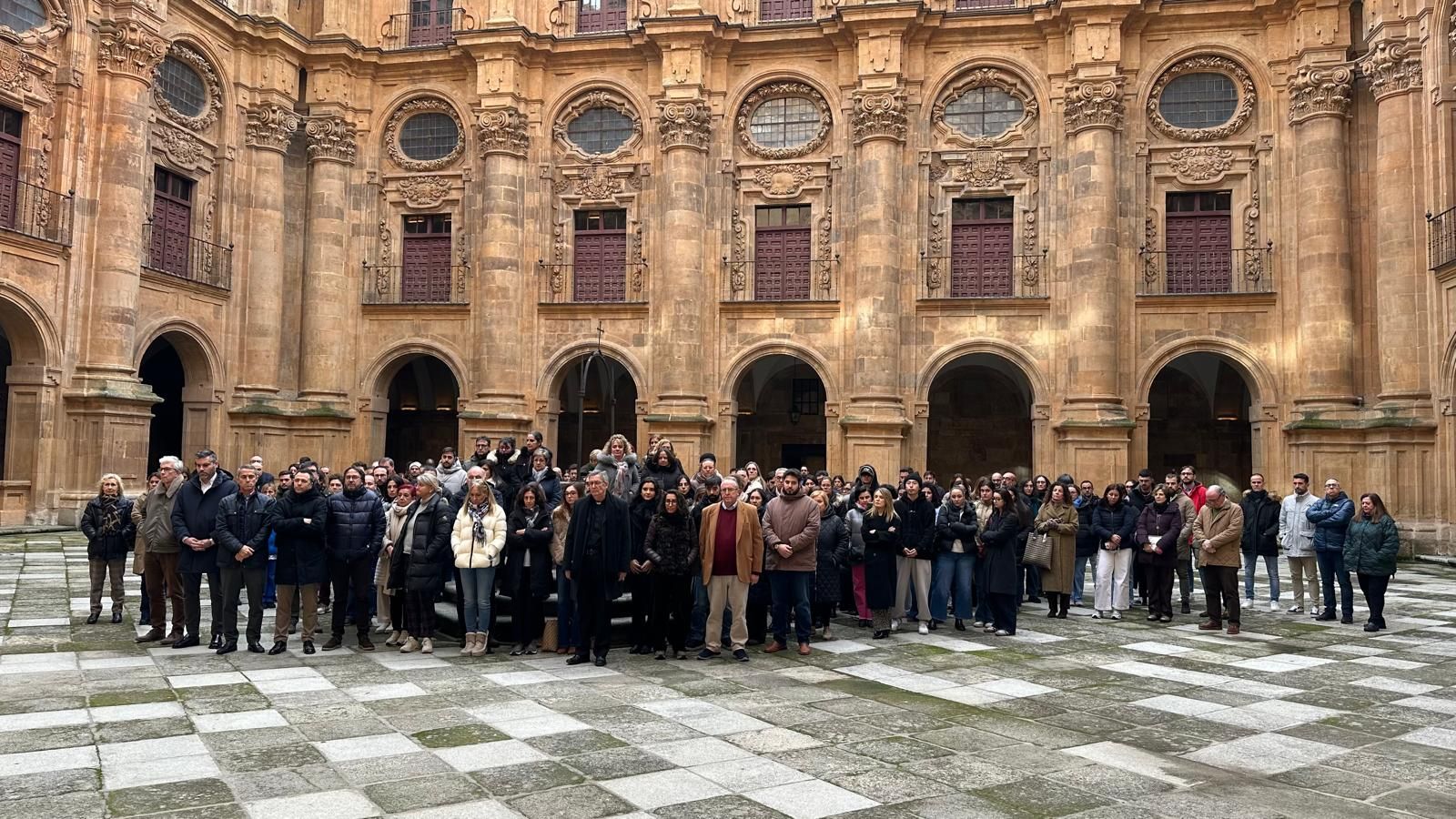 La Comunidad Universitaria guarda un minuto de silencio por las víctimas del accidente de tren en Adamuz