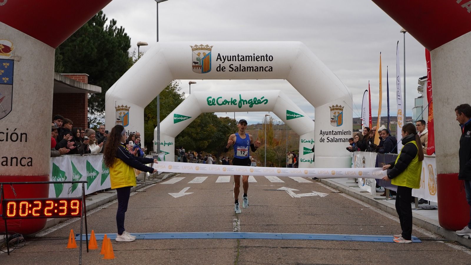 Adrián Moro, que repite victoria, y Verónica Sánchez, vencedores de la X San Silvestre Universitaria Solidaria